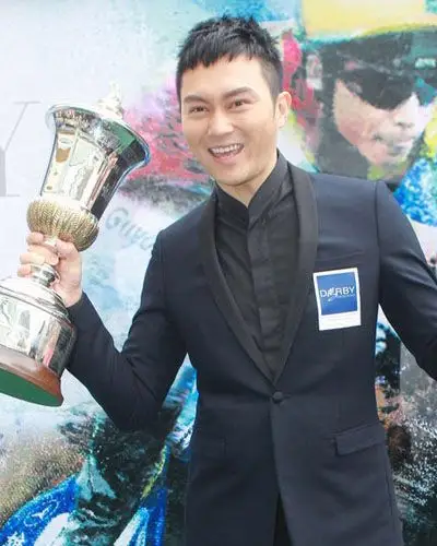 冲上云霄2热播 张智霖帅气迷人发型盘点(组图)