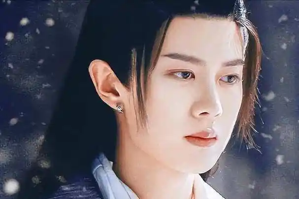 任嘉伦被曝孕期出轨,女方被知情人实锤,男方太抠只订廉价酒店_绯闻