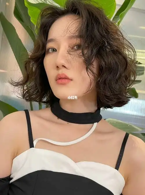 短发烫发,自然随意慵懒卷发##今日发型  #成都烫发染发接发  #发色