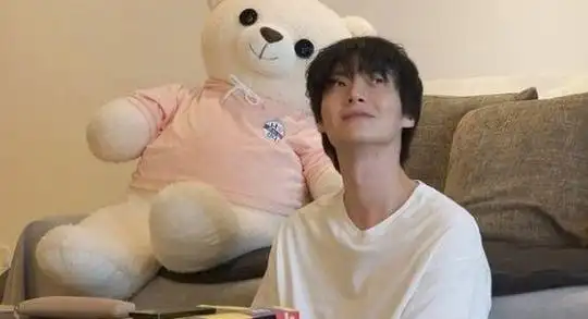 安宰贤从离婚阴霾到综艺新宠他的生活与演艺新篇章