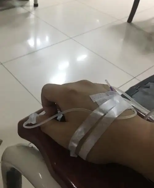 求冬天医院挂水图片