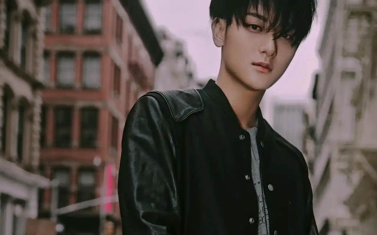 黄子韬最帅街拍写真图片桌面壁纸