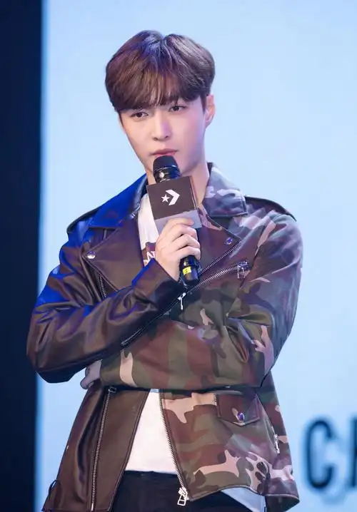 真的有故事 converse邀请张艺兴与粉丝分享他与chuck taylor的故事