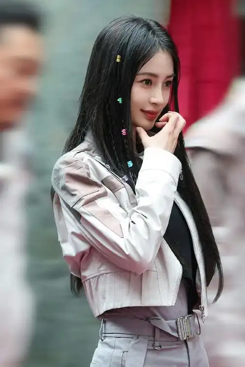 杨颖奔跑吧双马尾编发剧照##angelababy奔跑吧编发剧照