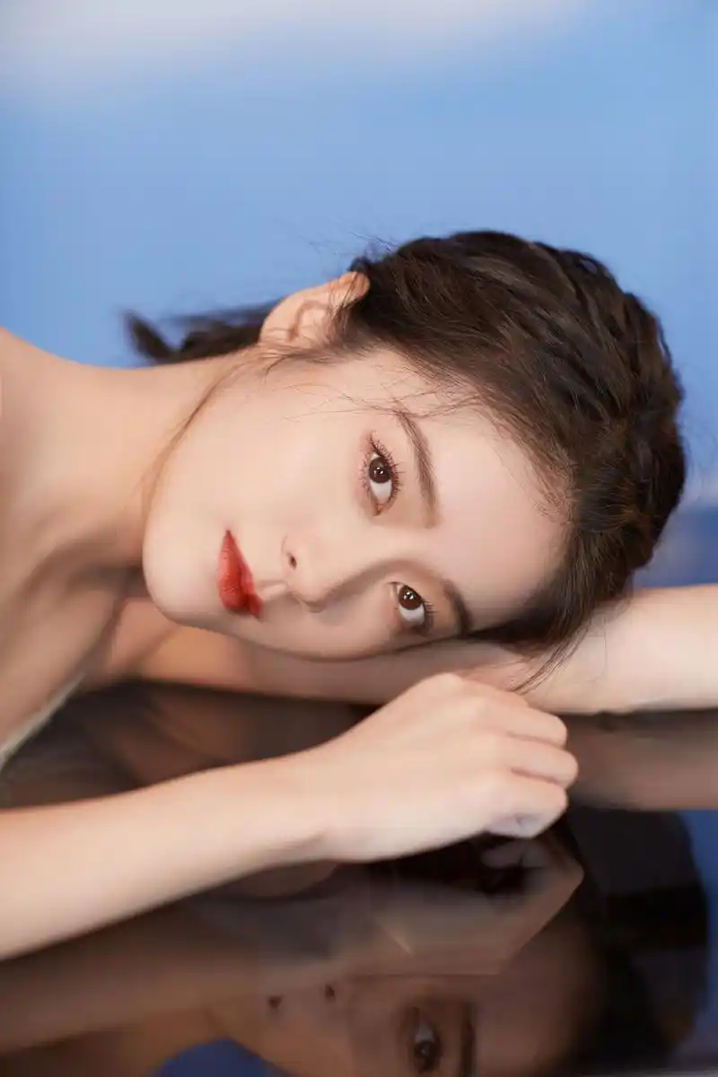 张雪迎吊带裙温柔性感撩人写真图片33