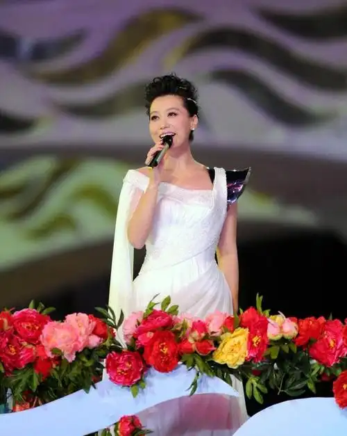 但谭晶并未因此而自满,反而更加刻苦地投入到歌唱练习之中