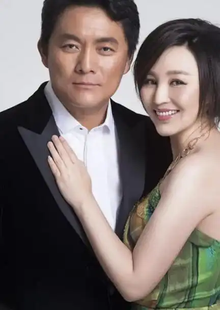 她曾为爱疯狂,在6平米地下室生3胎,如今走上人生巅峰