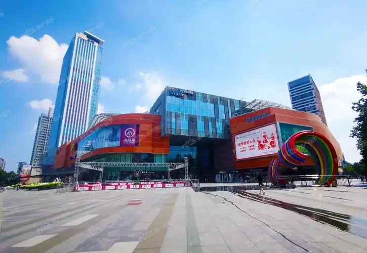 周边住宅小区围绕,配套成熟,万象汇,人民公园,银座,沃尔玛环伺周边