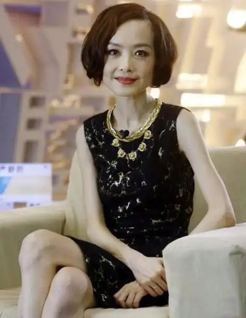 瘦到脱相的女明星们(这种身材好看吗)(22)