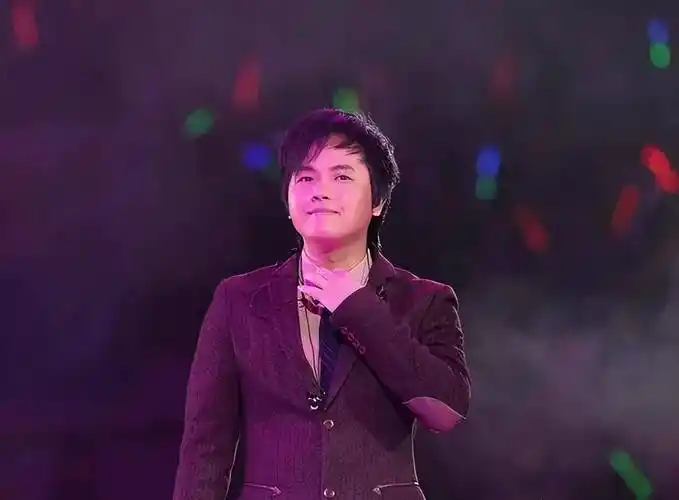 23岁凭一首歌狂赚2亿29岁成音乐教授情歌王子郑源到底有多牛