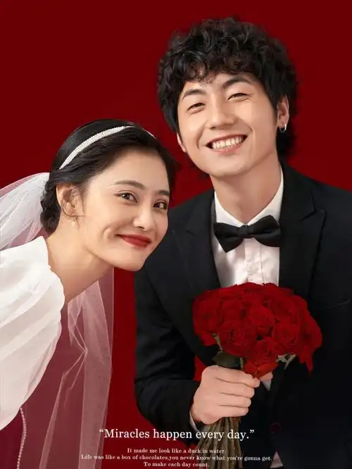 红色背景婚纱照真的太好看啦不断被朋友问