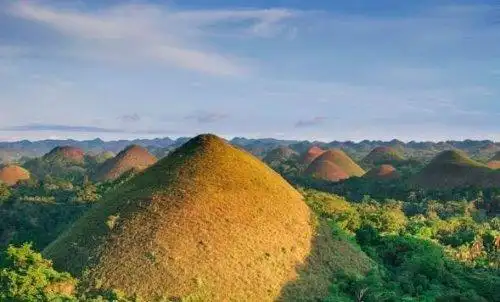 世界上最奇特的山菲律宾巧克力山到夏天会变巧克力