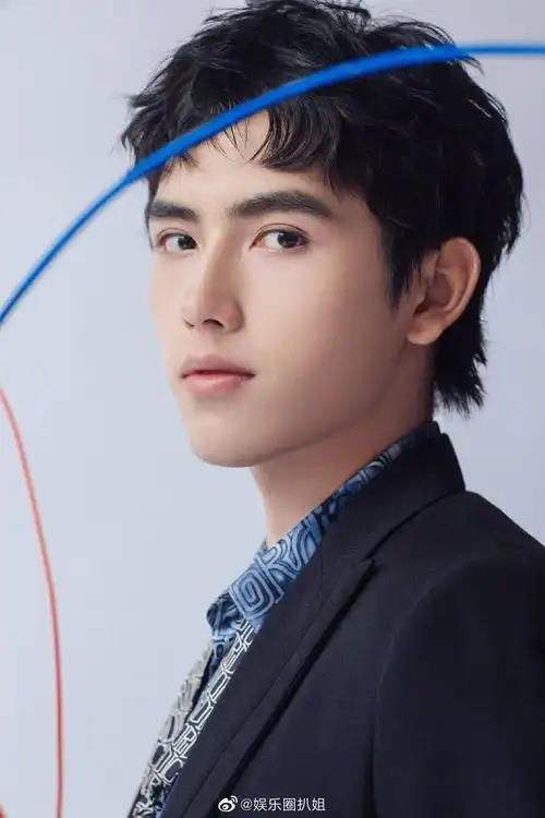 不愧是00后最帅男演员,昨晚的亮相真的好惊艳啊,这颜值,这大长腿_高清