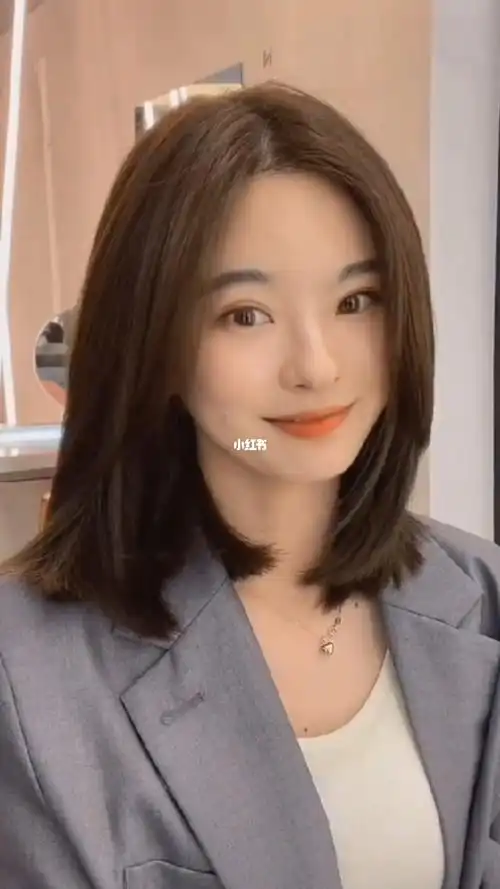 女生减龄锁骨发气垫烫温柔耐看中发发型