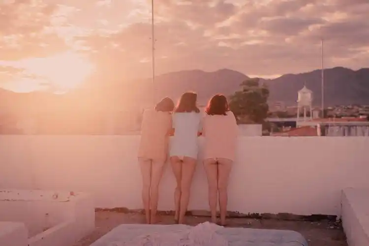 oliveira | 我们最美好的少女时代 闺蜜 头像壁纸锁屏背景图封面 女生