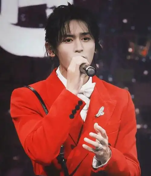 张哲瀚巡回演唱会神秘嘉宾疑似请龚俊解绑后双方还想营业吗