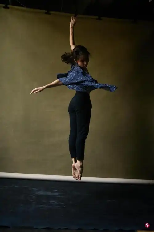 一个人的舞台更好发挥?疫情下的"减量艺术"表演