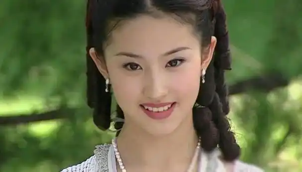 刘亦菲,作为娱乐圈的一颗耀眼明星,自出道以来一直备受关注.