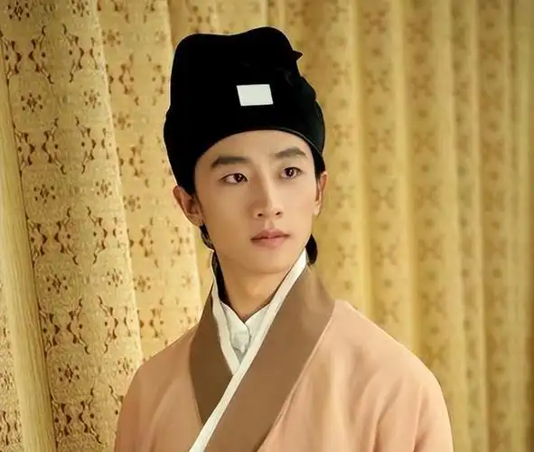 黄轩:3年内连失3位嫡亲,15封家书让人泪目,恐婚缘故原由让民气疼