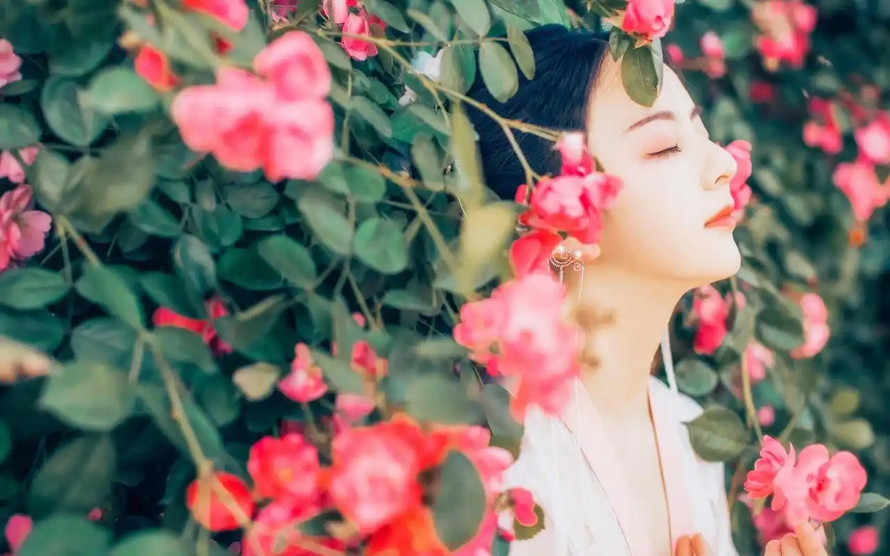 绝色古风美女唯美花海写真图片电脑壁纸.