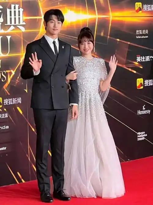 金莎与小男友的甜蜜爱情为什么得不到大家的祝福