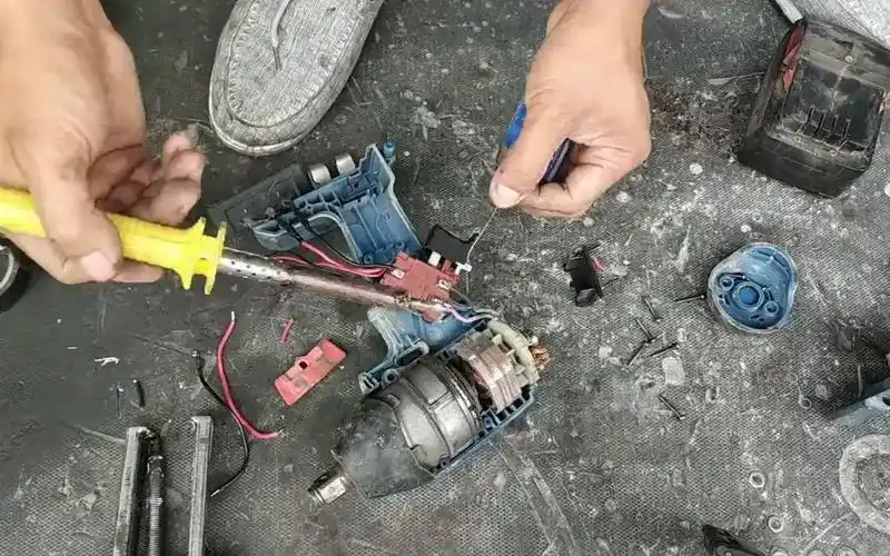 工具哥维修东成电动扳手,插上电池没反应不用测试就知道哪里坏了