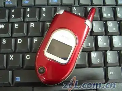 纤腰秀丽的夏新f8女士手机试用点评