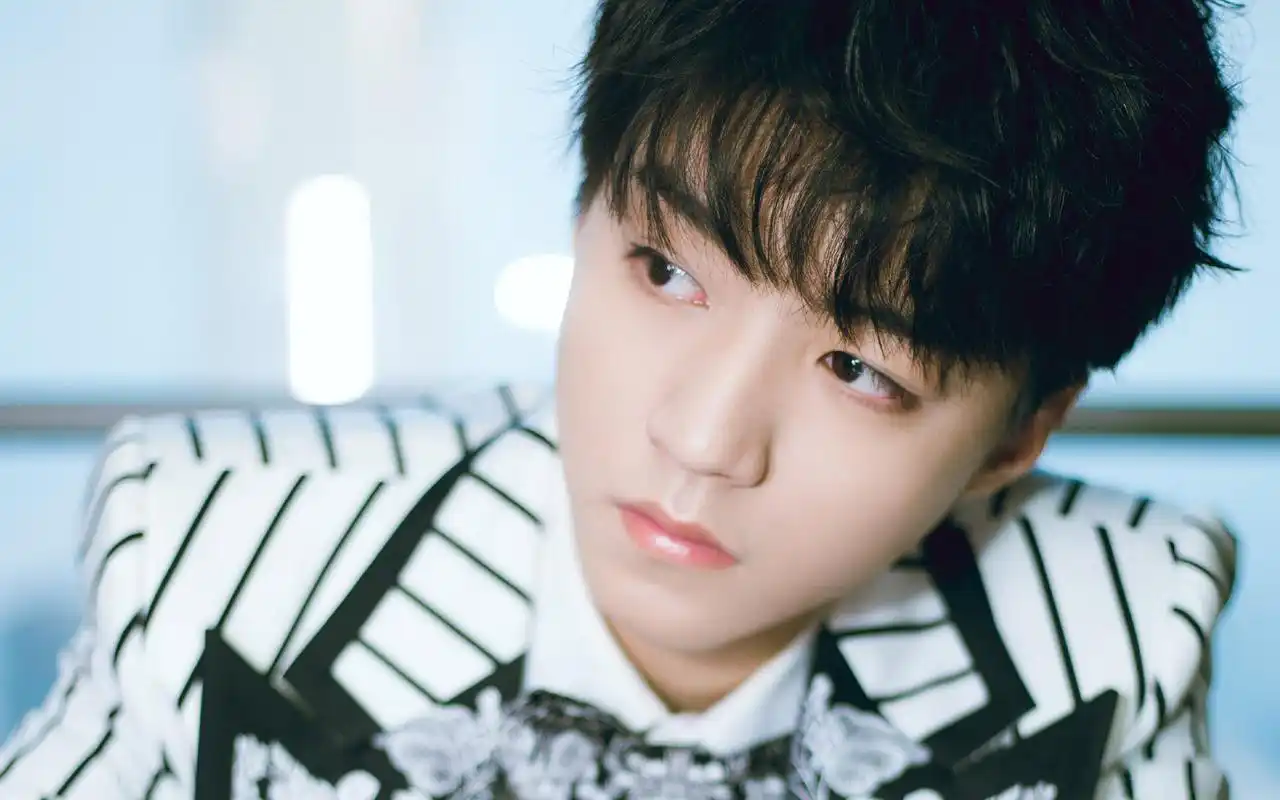 王俊凯绅士帅气写真图片桌面壁纸