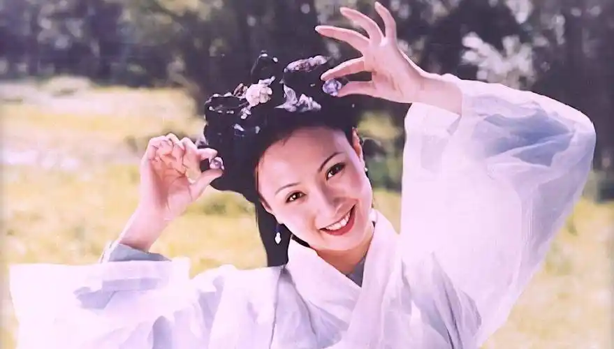 曾是花样游泳国家队,退役后成国际影后,陶虹的人生有多精彩?