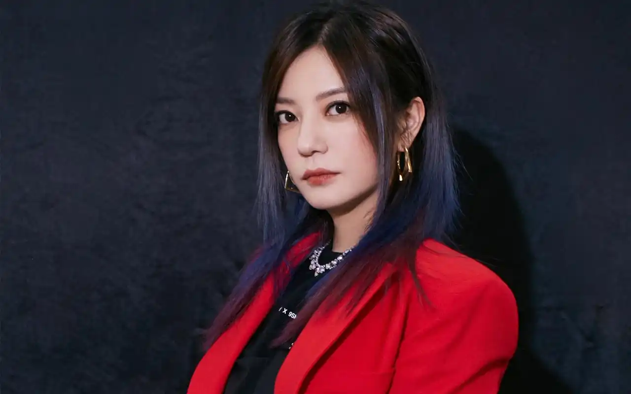 赵薇干练优雅写真图片桌面壁纸