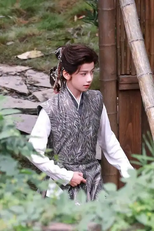 侯明昊《大梦归离》未播先火,陈都灵古装绝美,配角团里熟人太多|程潇