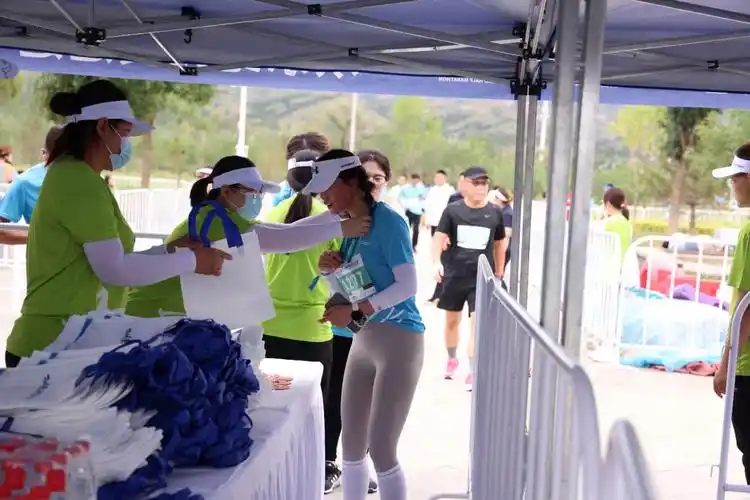 一路同行——新城区志愿服务持续照亮2024敕勒川草原半程马拉松赛