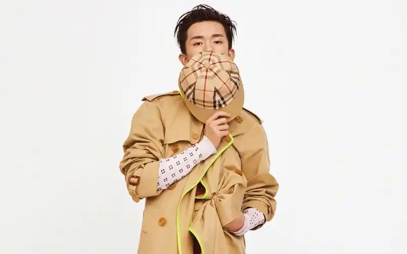 易烊千玺酷帅写真大片桌面壁纸