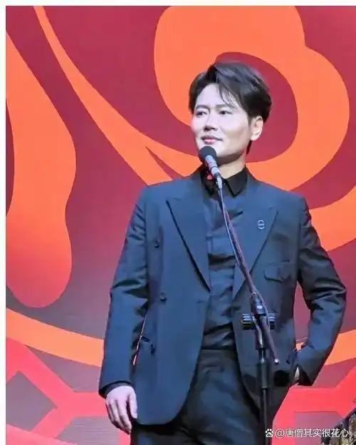 德云社孟鹤堂深夜发文晒照引热议网友赞其谋生方式独特