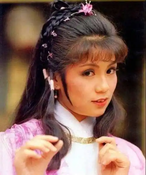 原创6大版本的黄蓉朱茵最美翁美玲成经典金庸最满意的却是周迅