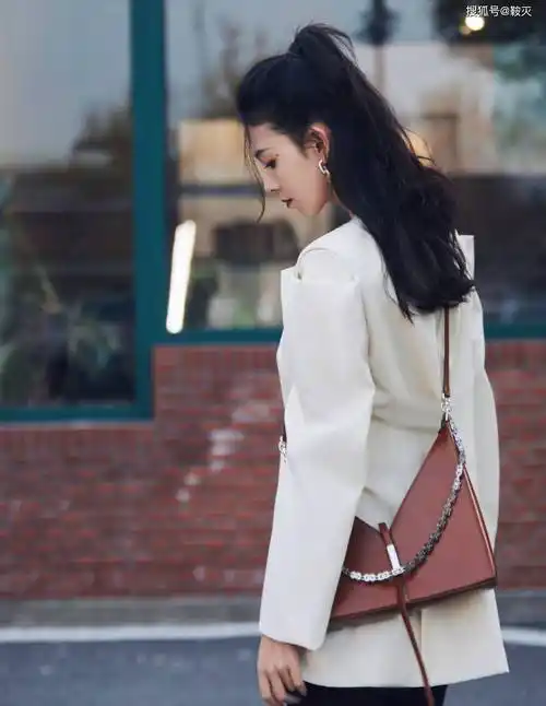 陈瑶酷女孩街拍告别三月