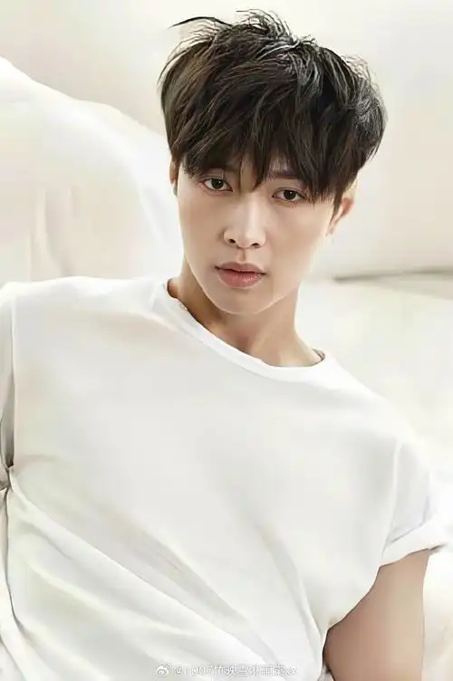 只是女人容易一往情深～@张艺兴 张艺兴,你在这个赛道强的可怕!