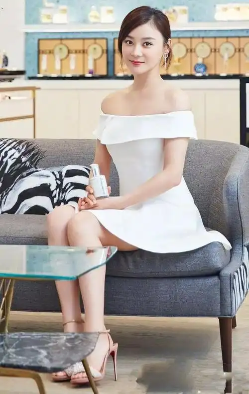 每天美图|袁姗姗的高跟鞋美图大赏_网易订阅