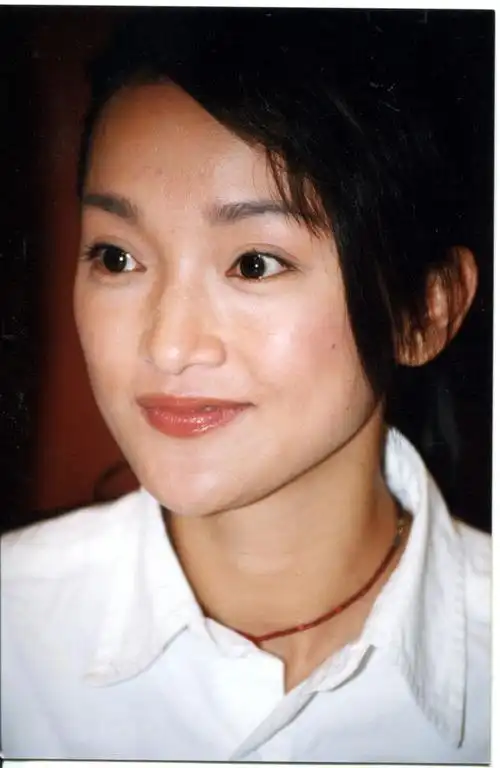 周迅20年前旧照曝光,面对镜头表情搞怪翻白眼,难掩俏皮活泼|陈坤|陆毅