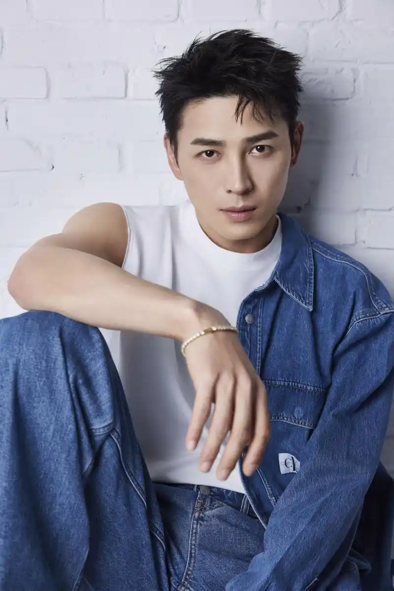 欢娱影视演员洪尧生日写真今日释出,愿四时安好,有梦所依.