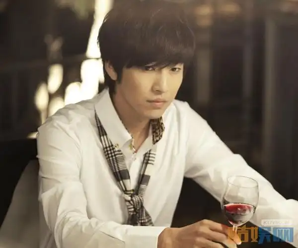 邹廷威爱的创可贴剧照