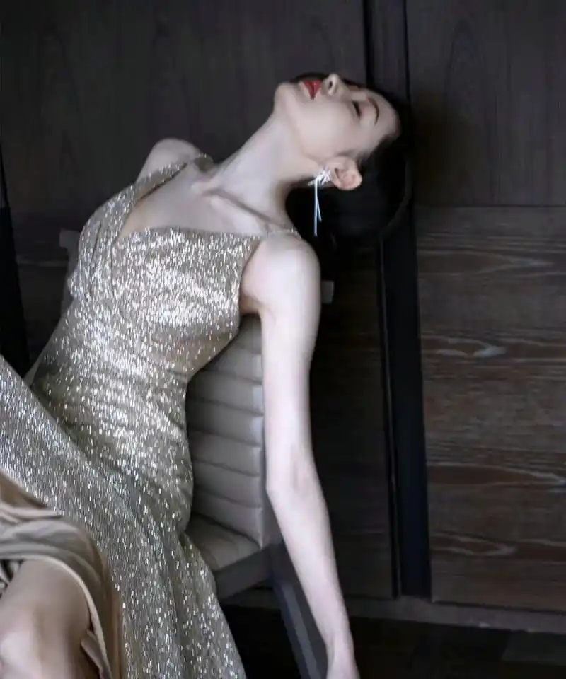 金色吊带裙摇曳生姿,优雅魅惑! 67#张天爱