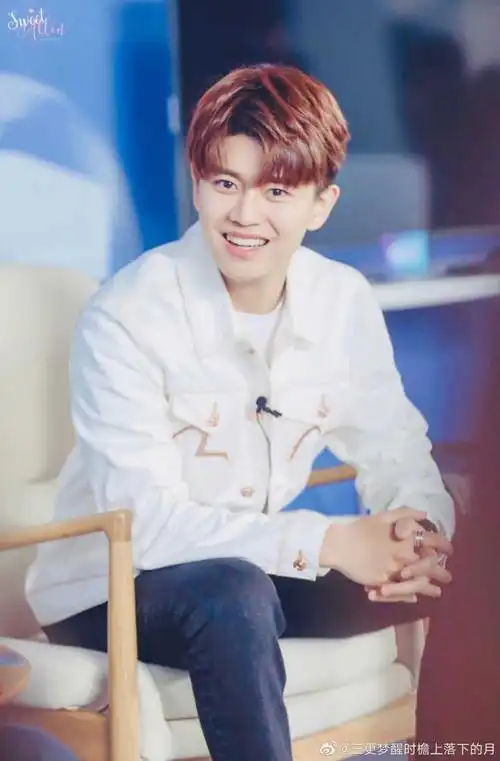 可以分享下任嘉伦的神仙照片吗,谢谢啦(ps:因锦衣之下入坑,超级喜欢