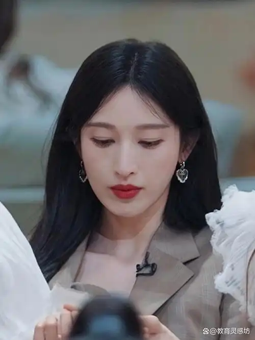 张俪:高挑身材与迷人眼神的魅力