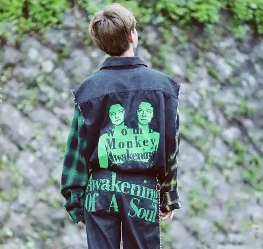 看背影就很心动的男孩子#justin黄明昊背影杀,身段超绝的酷boy昊!