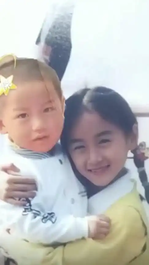 成毅袁冰妍小时候照片曝光,这么小就认识了? - 01_哔哩哔哩_bilibili