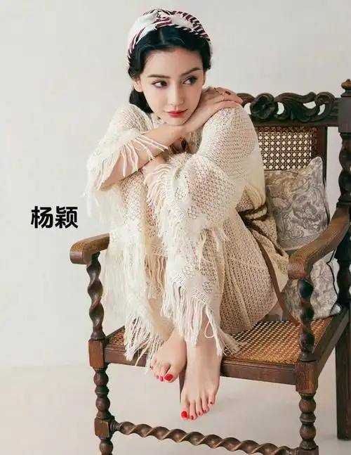 angelababy(杨颖),1989年2月28日出生于上海市(一说为香港),她的这款