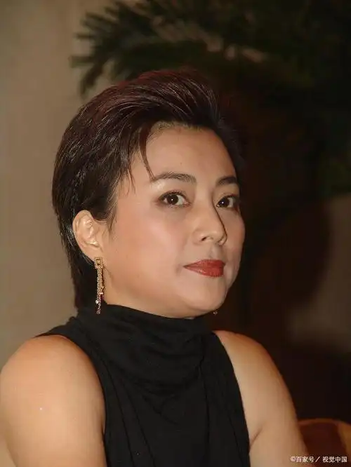 李玲玉,出生于1963年4月9日,是中国著名的歌手,影视演员,主持人,被