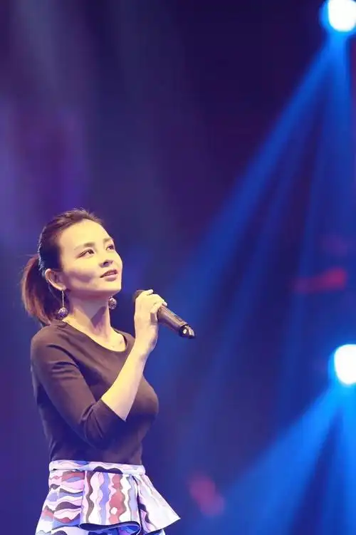 马郁携新歌开启全国巡演 人气爆棚