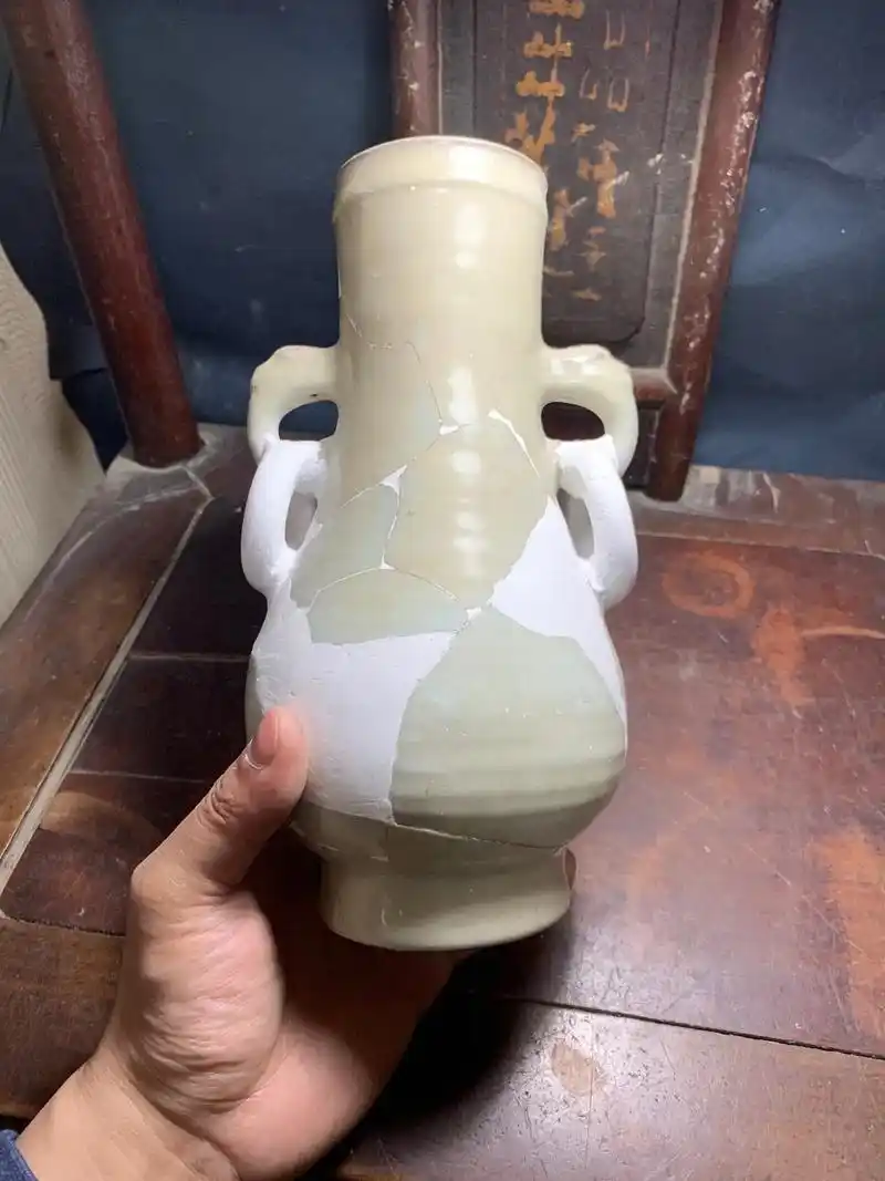 南宋修内司官窑双耳瓶,修复件,釉水肥厚,带乳浊感,杭州凤凰山 - 抖音